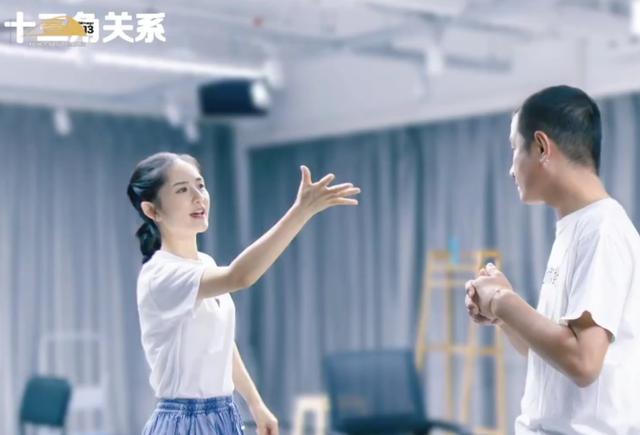 但眉眼酷似