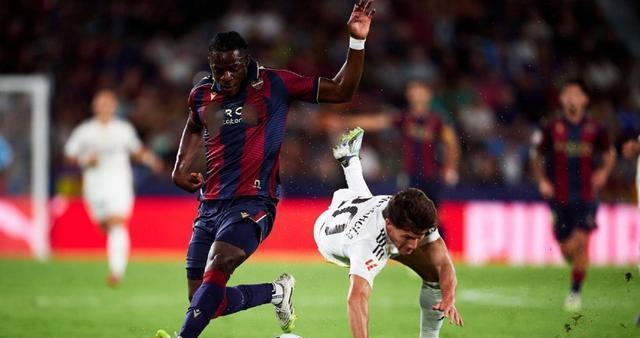 img, 边路的防守, 艾永头球破 img, 边路的防守, 艾永头球破